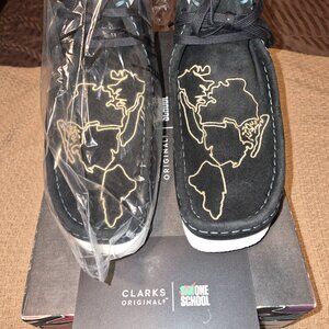 🔥 Clarks Wallabee “Black Embroidery – One School NY”  SZ 13 • BRAND NEW